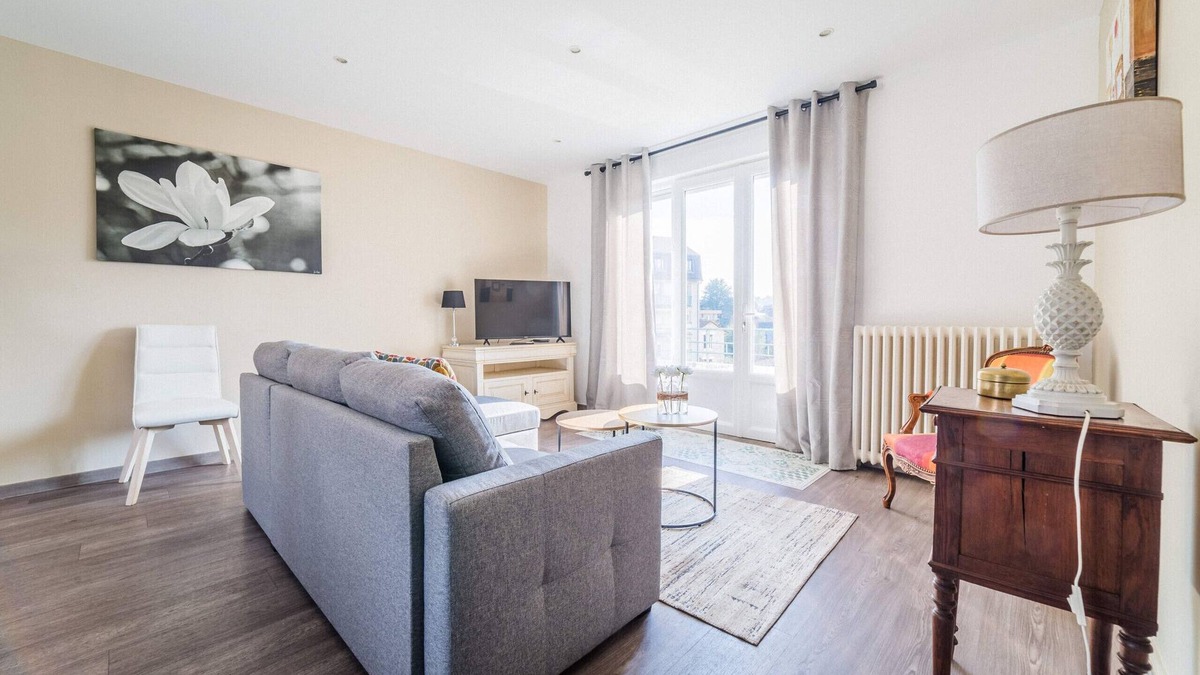 Brive-la-Gaillarde Apartment | BUGEAUD #3 - Appart. Terrasse Parking - 2 chamb