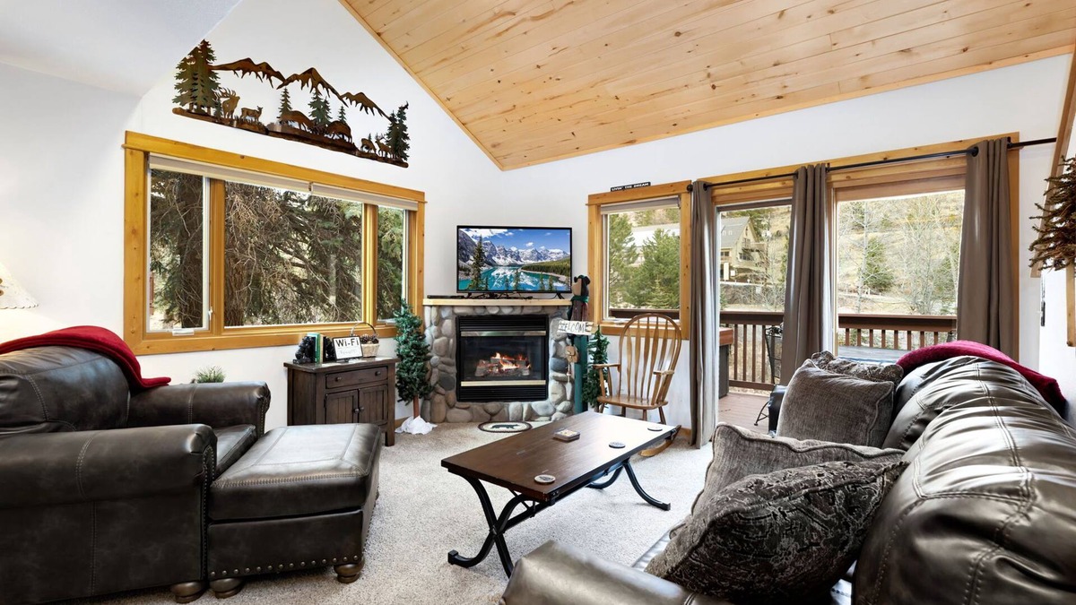 Fall River Estates Condo | Bugle Pointe A09 (Private Hot tub) River Views!