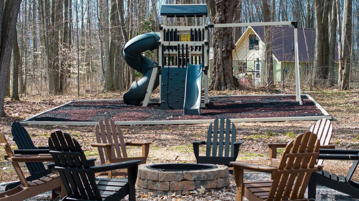 Harbor Springs House | Built for You - 4BR w/Playground, Sauna, Games!