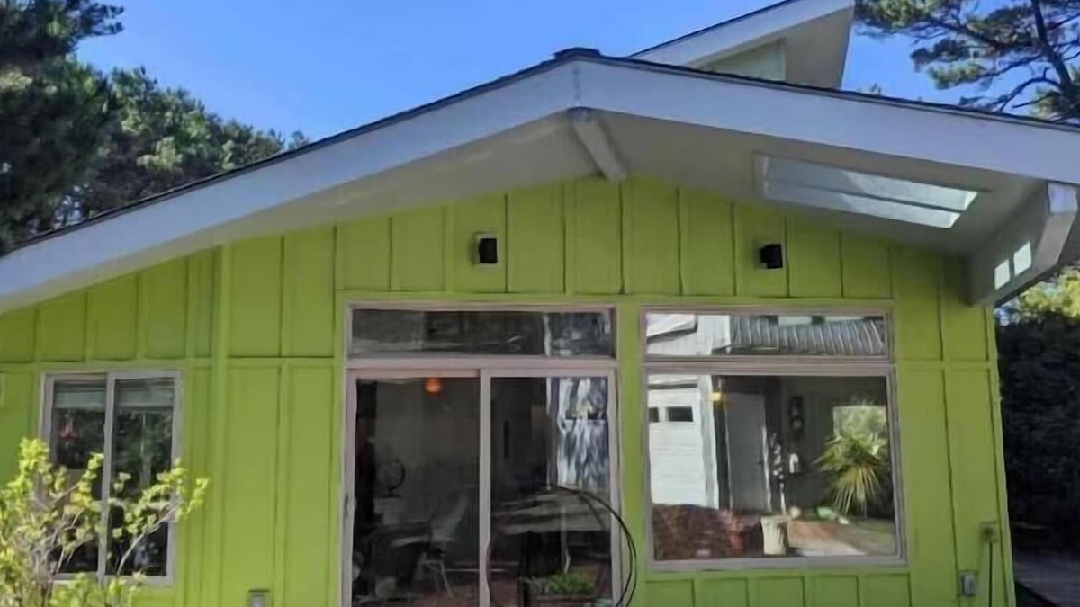 Florence House | Built in 2020 1 bedroom 1 office bath and a half - the Captain Cook