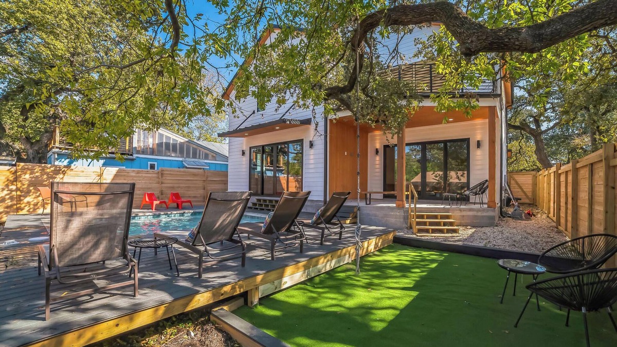 South Congress House | Built in 2024!, 5 bed/5bath with swimming pool, one block to South Congress