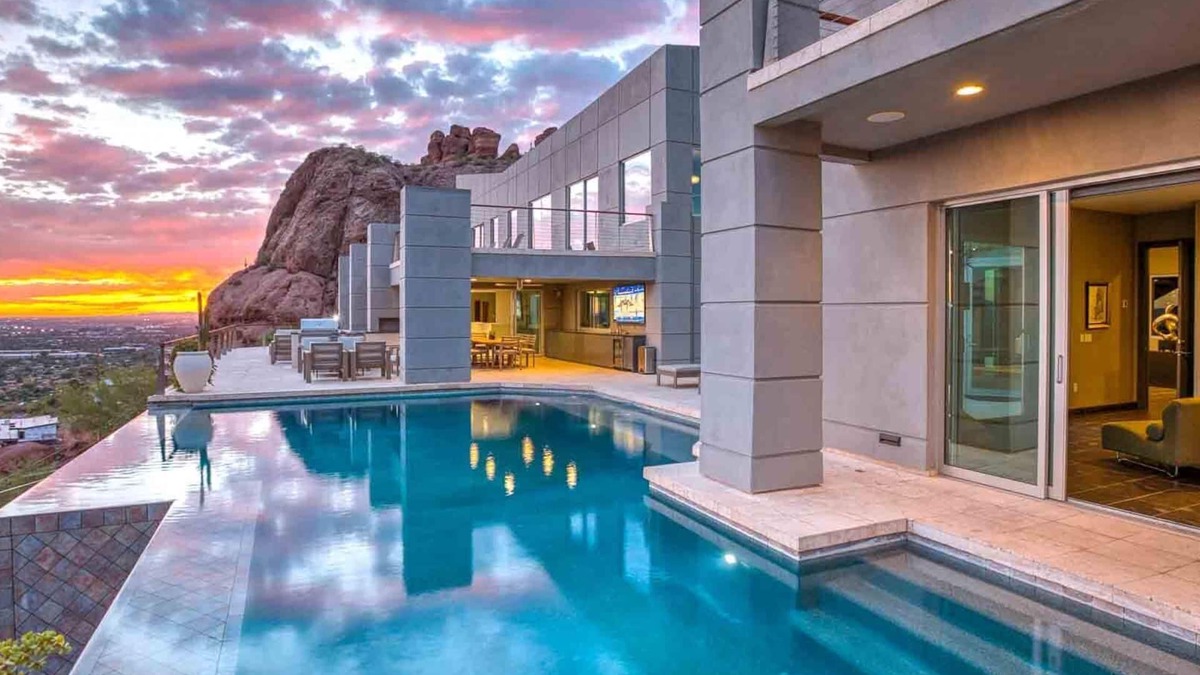 Red Rock North House | Built Into the Mountain, Made to Impress—A Mansion of Legendary Views