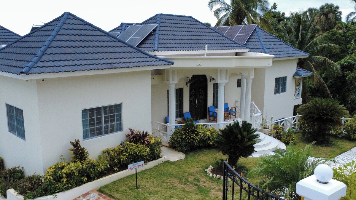 Whitehouse Villa | Buki Ocean View-τρία, 1 B/R, Sleeps 4+, with Chef