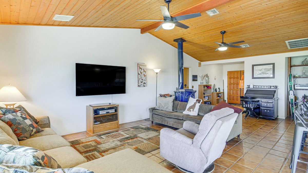 Golden Valley House | Bullhead City Home w/Views, Close to Lake Mohave!
