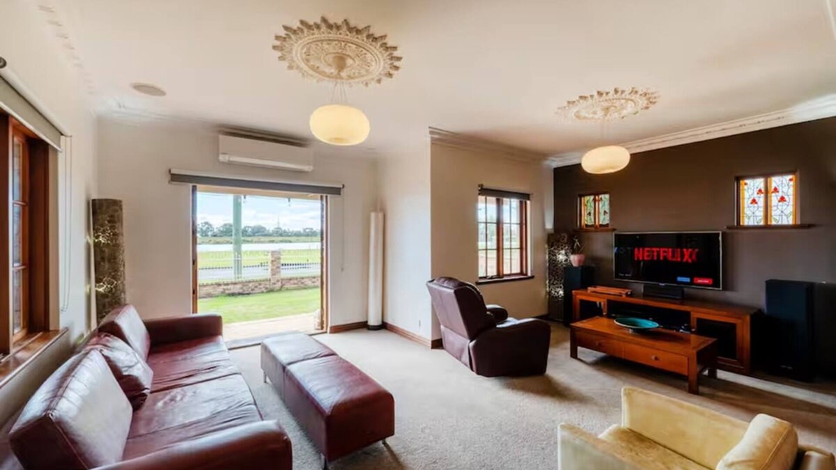 East Bunbury House | Bunbury Bliss - Views and Vibes