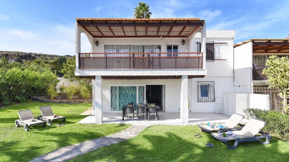 San Agustin Cottage | Bungalow Rocas Rojas by VillaGranCanaria