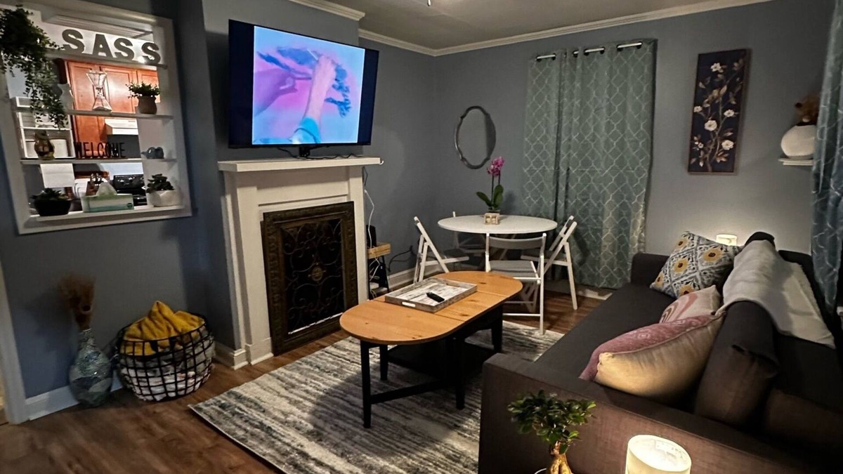 Dilworth House | {Bunga-YOLO} Fun and Games in CLT's Best Neighborhood. Hot Tub NEW and working!