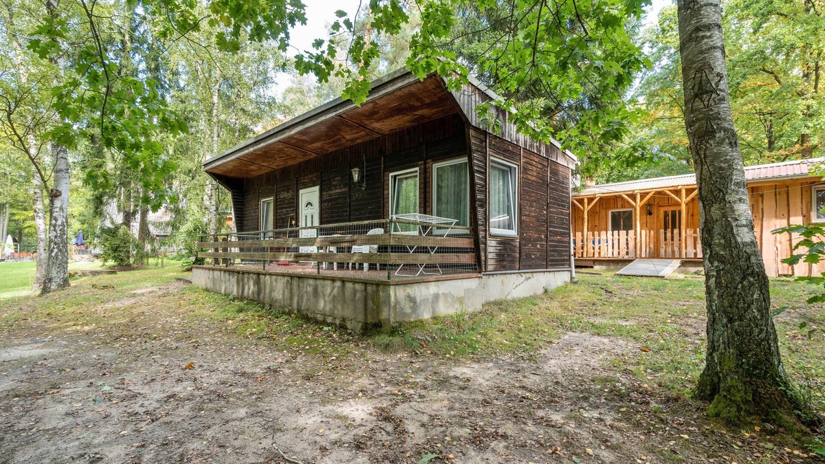 Quitzdorf am See House | Bungalow '15 - Finnhütte' with Private Terrace and Shared Garden