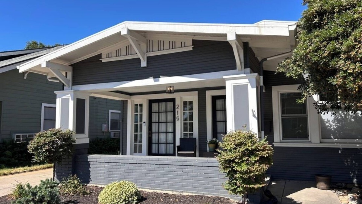 Lodi House | Bungalow 215 - Enchanting Craftsman - 2 B/2 BA - Game Room + Patio