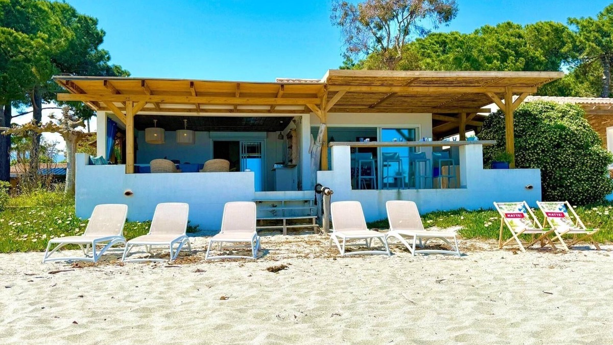 Ghisonaccia Villa | Bungalow 59 - Mini Villa on the beach "feet in the water