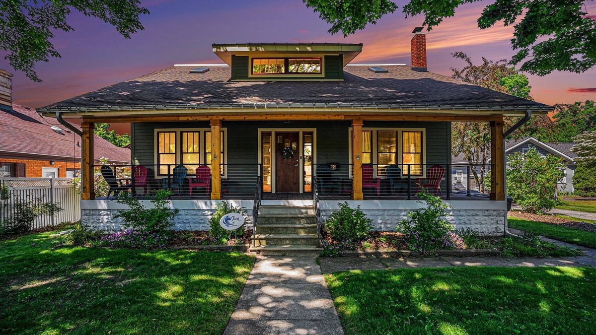 South Haven House | Bungalow 89 | Vibrant Bungalow with Breathtaking Views of Lake Michigan's Shore