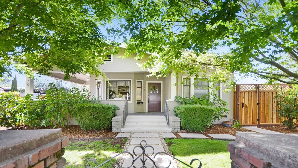 Sonoma House | Bungalow at Sonoma's Historic Plaza! - Includes Wine Tasting Passport