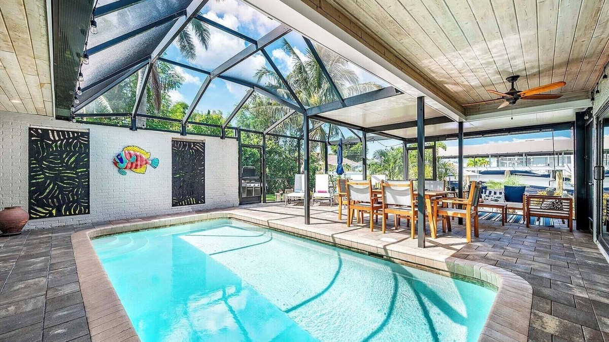 Pelican House | Bungalow Breeze - 4 Bedroom/3 Bath Coastal Flair