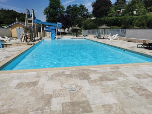 Chazelles-sur-Lyon Other | Bungalow camping 3 étoiles