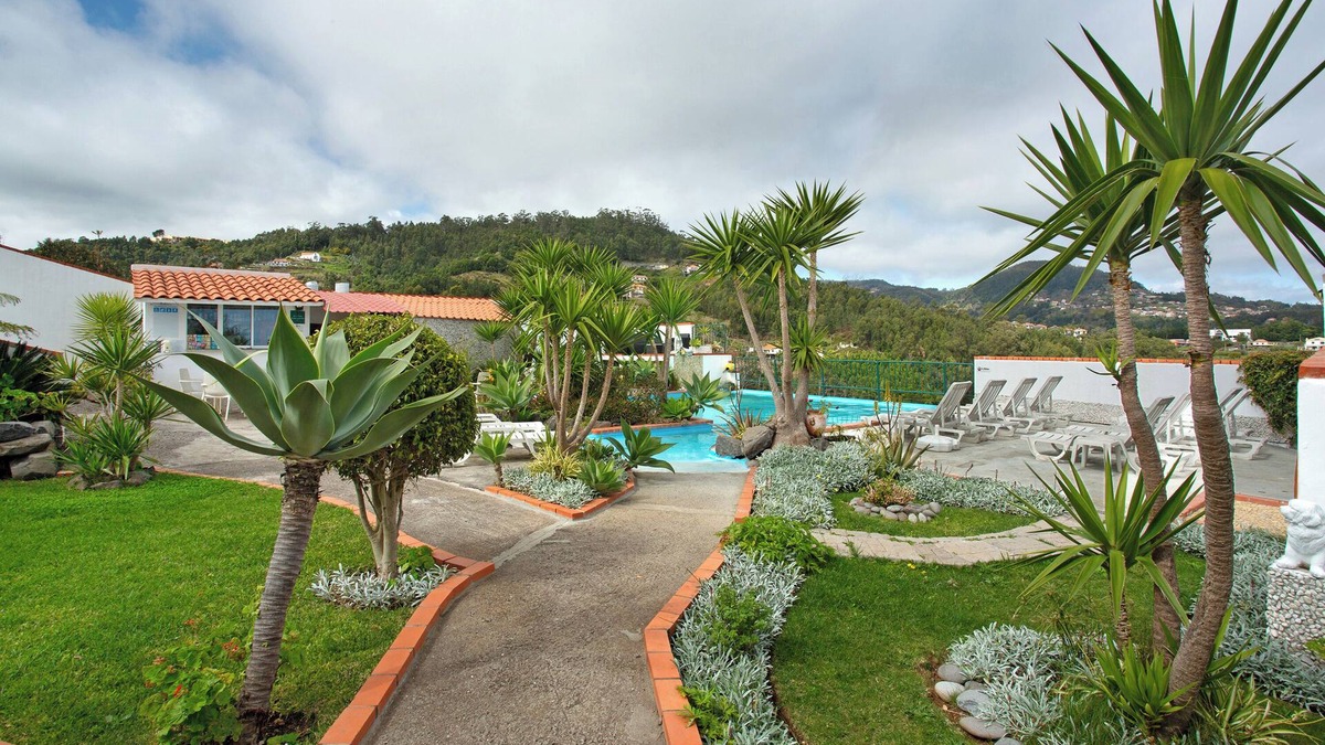 Canico House | Bungalow 'Country House Private' with Sea View, Shared Pool and Wi-Fi Access