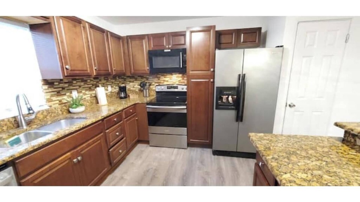 Lawsona - Fern Creek House | Bungalow DT by Lake Eola & KIA center Sleeps 12
