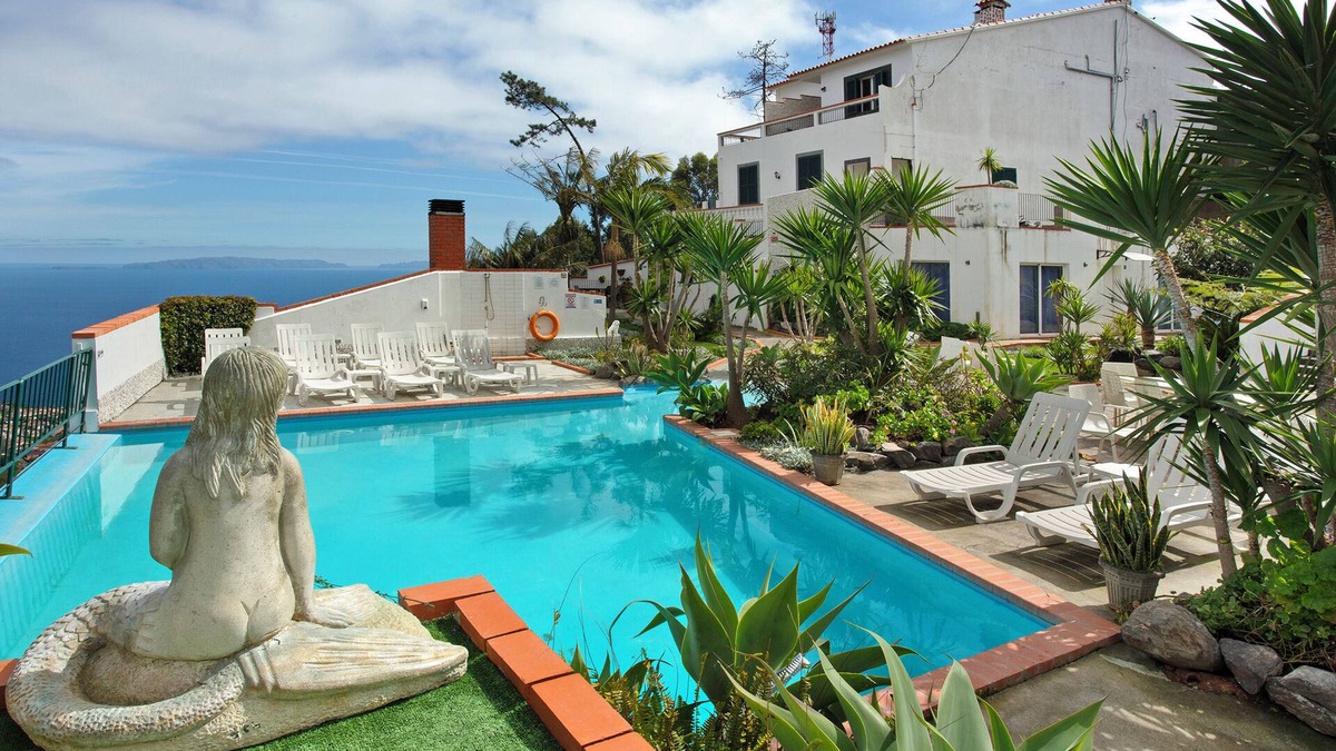 Canico House | Bungalow 'House Inmountain' with Sea View, Shared Pool and Wi-Fi