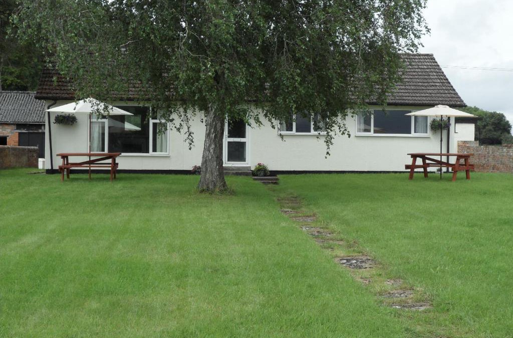 Trowbridge House | Bungalow in lovely setting.Ten minutes to Longleat