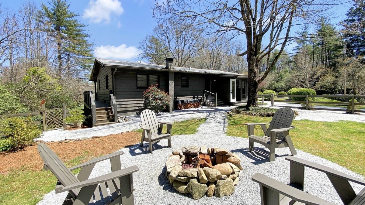 Highlands Hills Cabin | Bungalow on Crowe | 2 Bed, 3 Bath