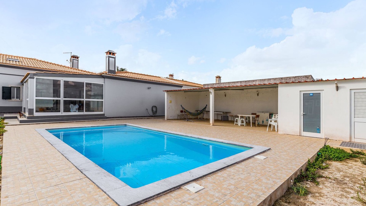 Palmela House | Bungalow 'Quinta Simão' with Shared Pool, Wi-Fi and Air Conditioning