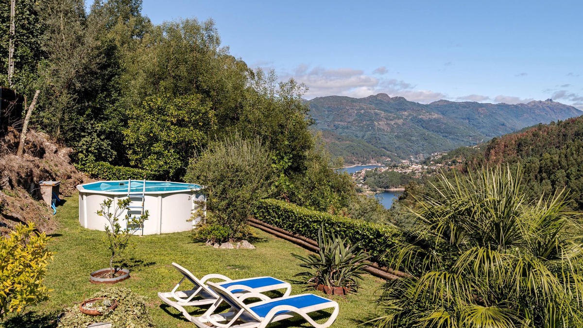 Ventosa House | Bungalow 'Quintinha Da Aldida' with Mountain View, Wi-Fi and Air Conditioning