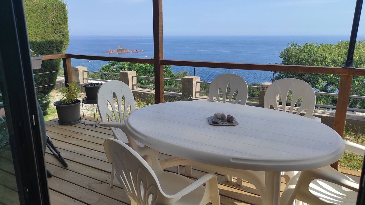 Saint-Raphael House | Bungalow Récent vue Mer, Plage à Pied