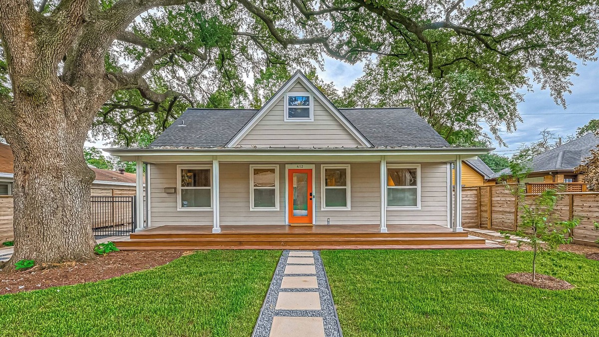 Northside House | Bungalow Retreat with Pool close to Downtown & Heights