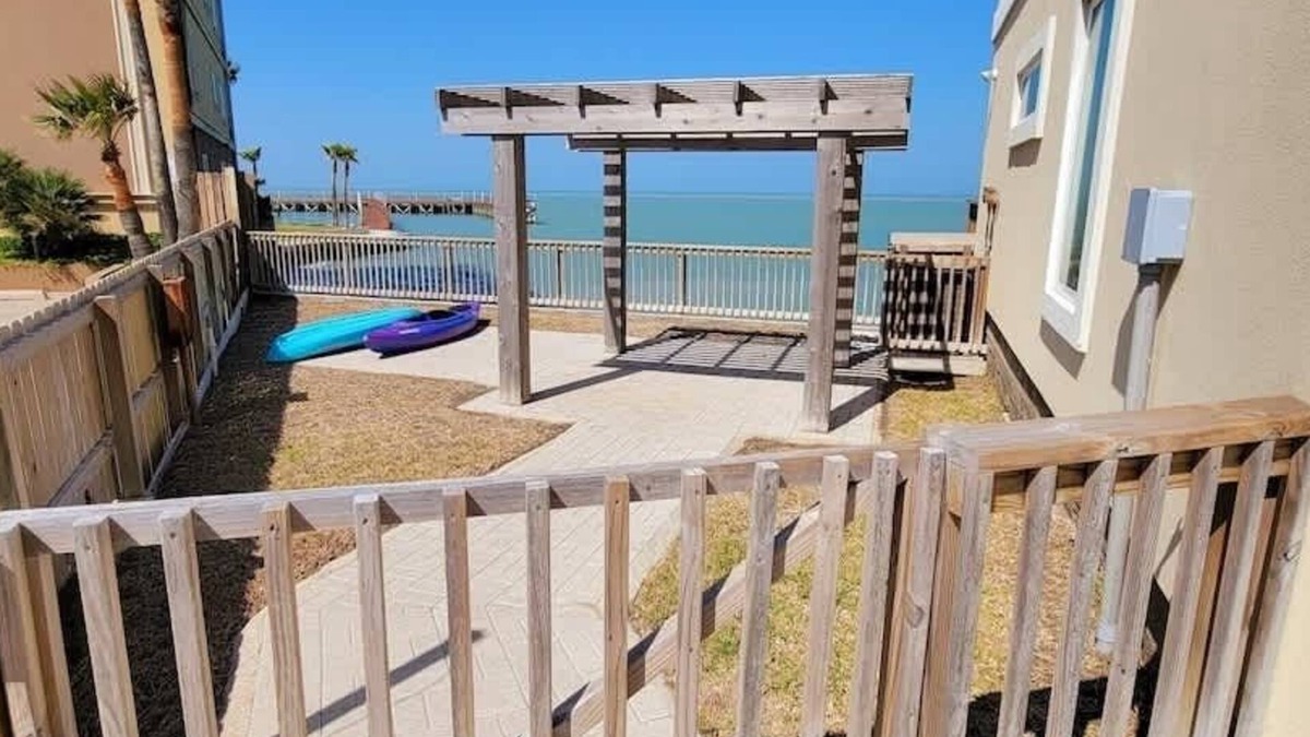 Port Isabel House | Bungalow Tarvana #2 3 Bedroom Home by RedAwning