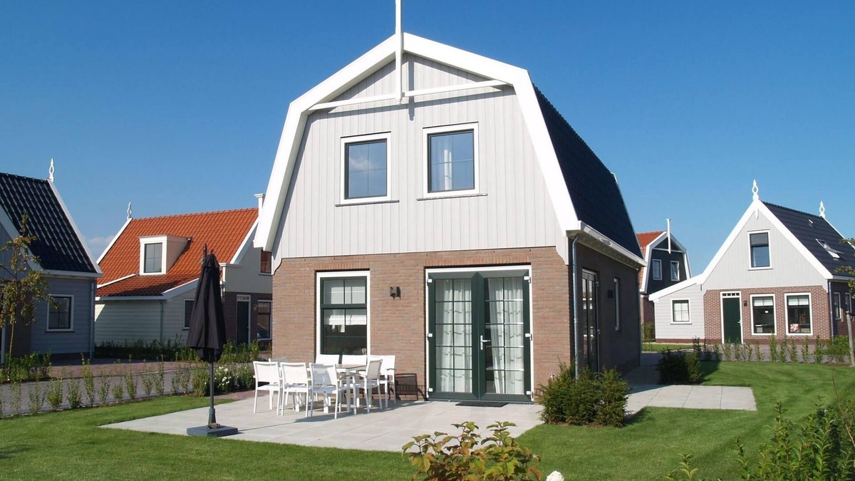 Uitdam House | Bungalow with 4 bedrooms, 2 bathrooms and a terrace
