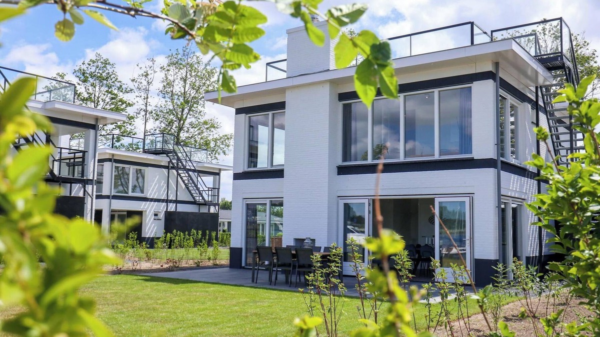 Nijkerk House | Bungalow with 5 bedrooms and a terrace