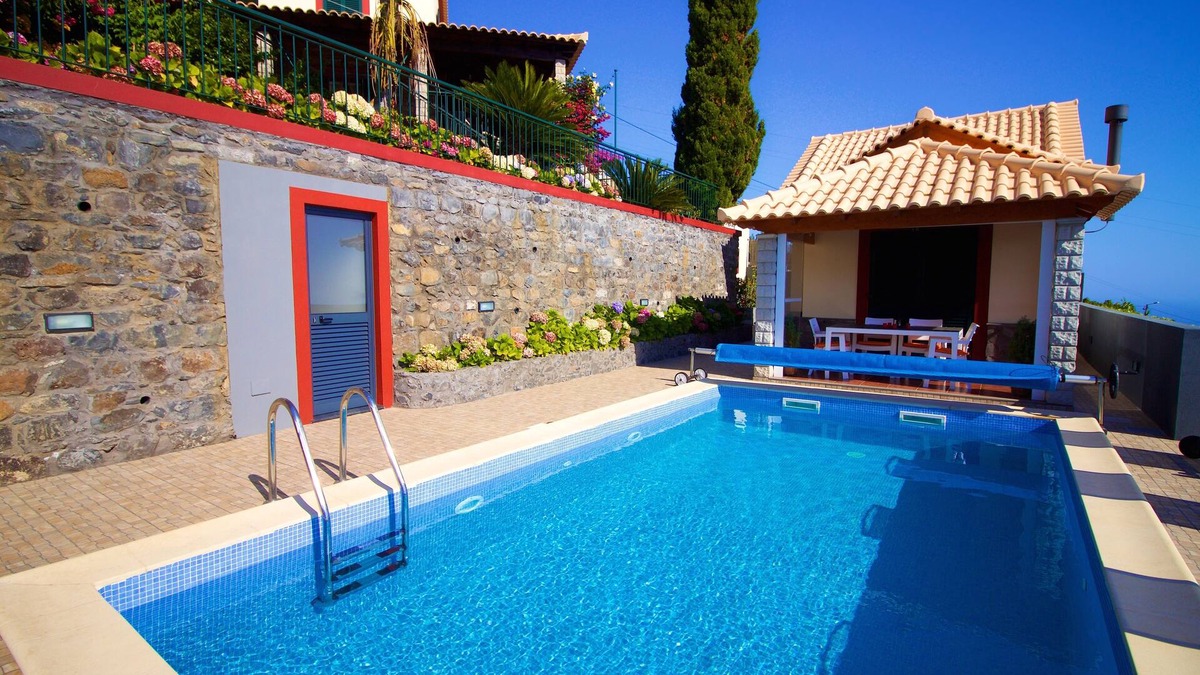 Estreito da Calheta House | Bungalow with heated saltwater pool