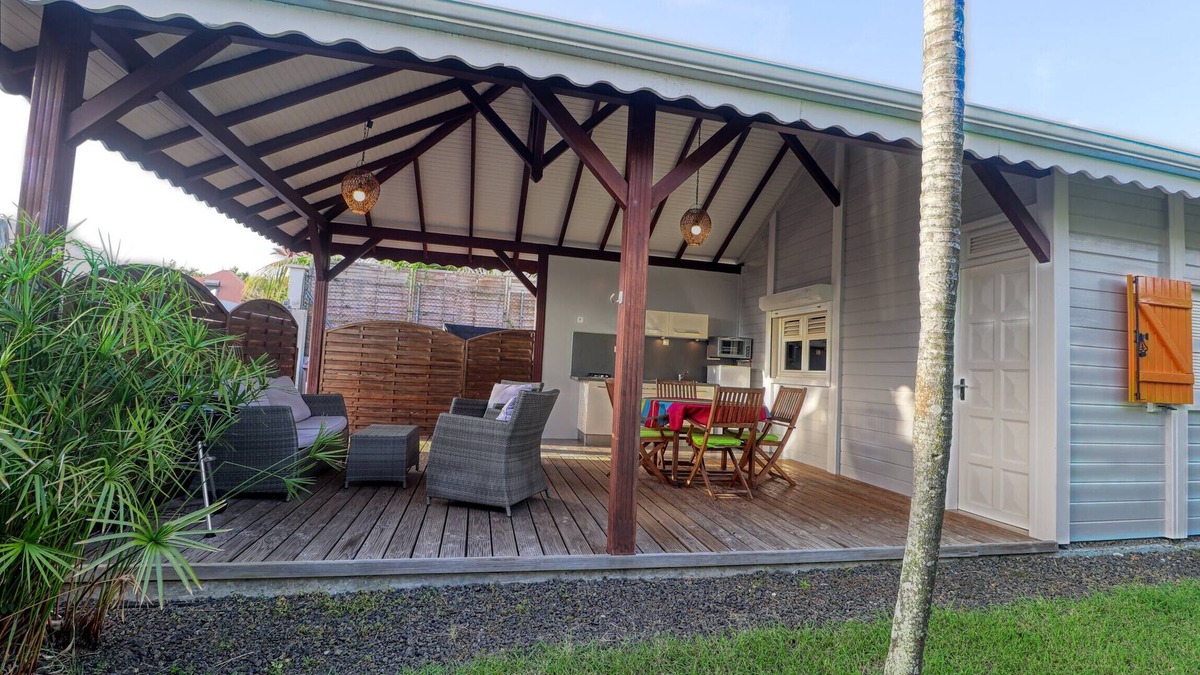 Sainte-Luce House | Bungalow with large terrace near the beach