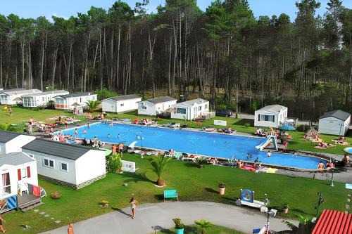 Burinhosa House | Bungalow with Shared Pool in Pataias + 30 m² + Pool.