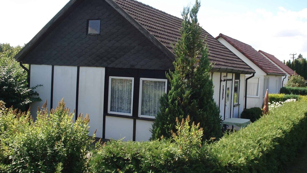 Fuhlendorf House | Bungalow with terrace and garden