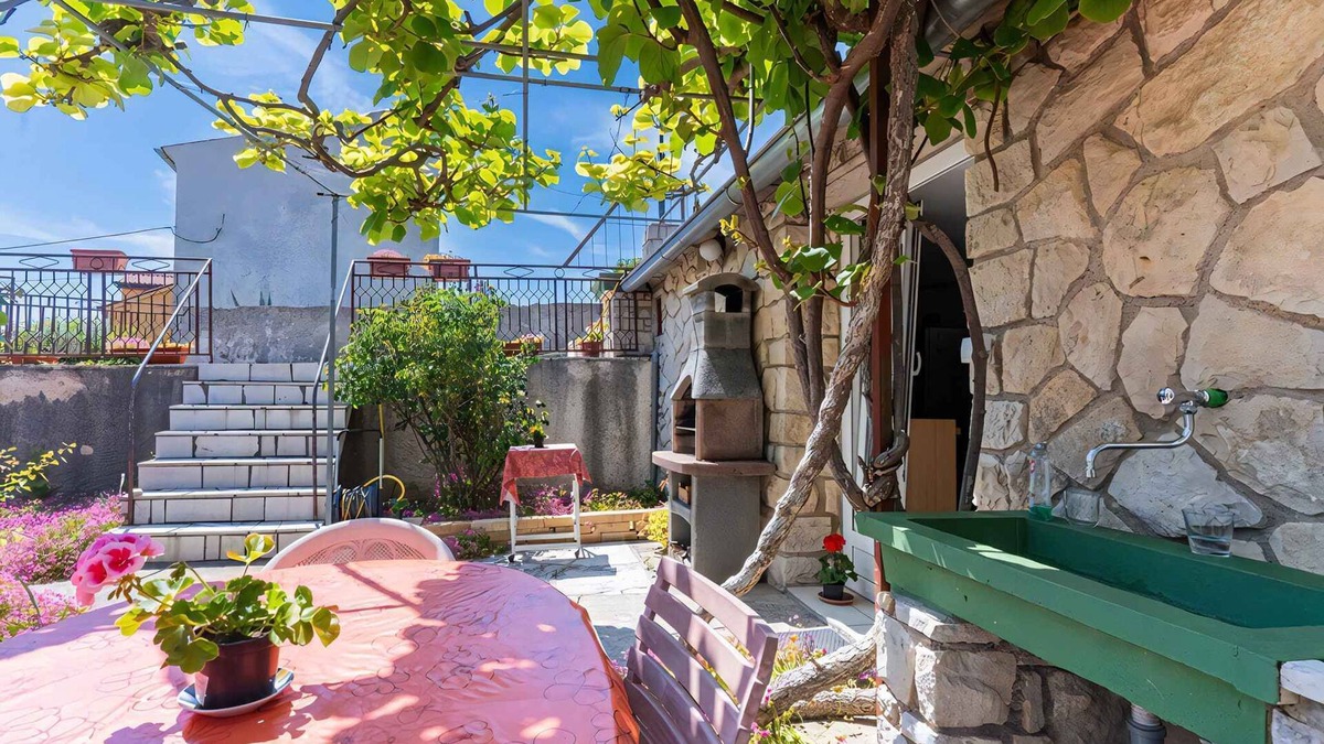Cres House | Bungalow with terrace and air conditioning