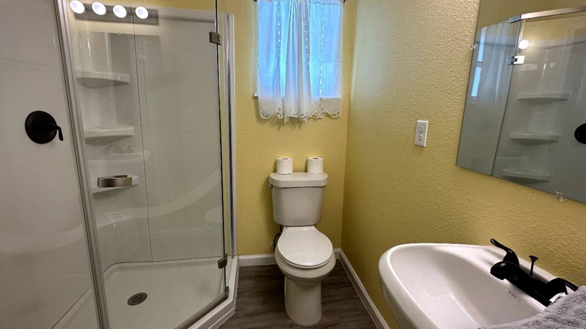 Harlingen House | Bunk Bed In Shared Room In Harlingen TX! 2C