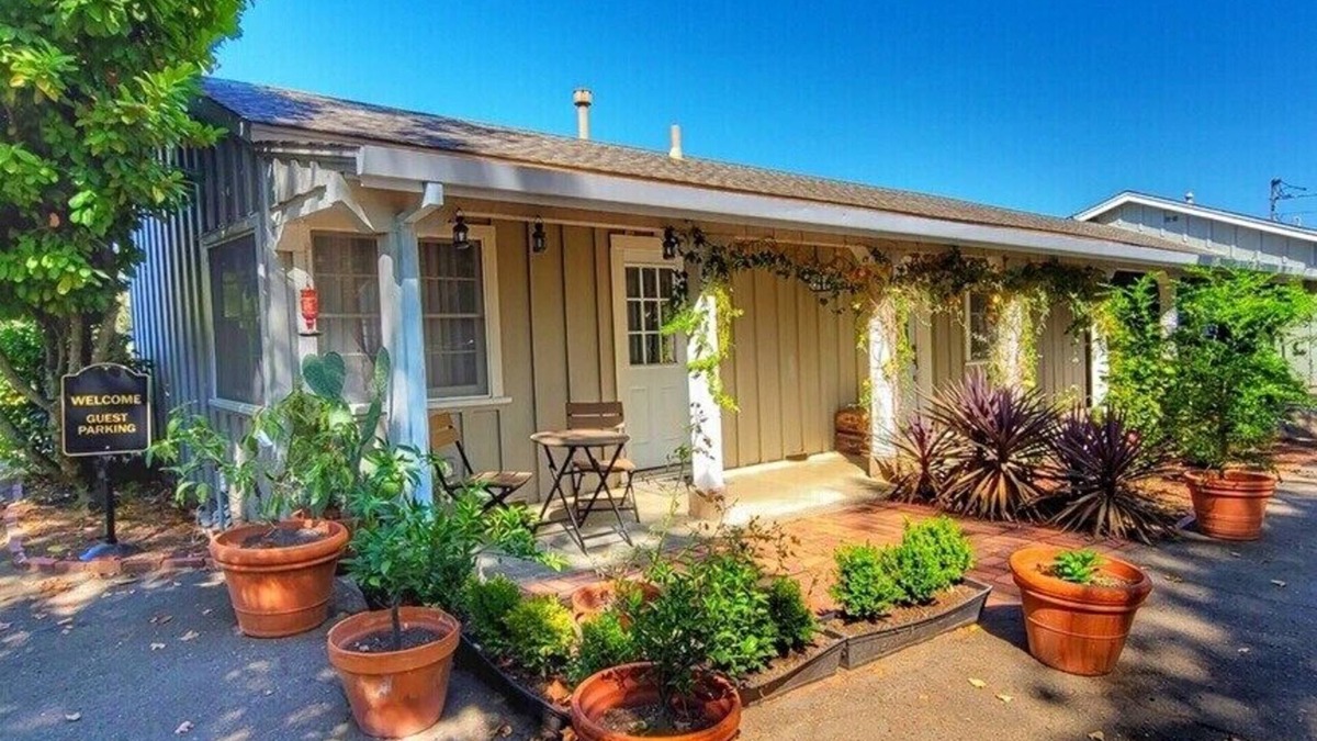 Healdsburg House | Bunkhouse at Side Road Farm charming one bedroom cottage