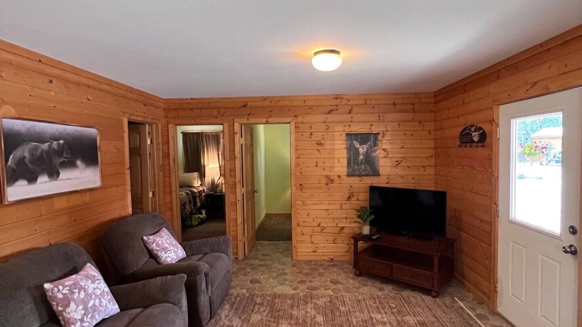 Cooper Landing Cabin | Bunkhouse - Cozy family cabin at Eagle Landing Resort