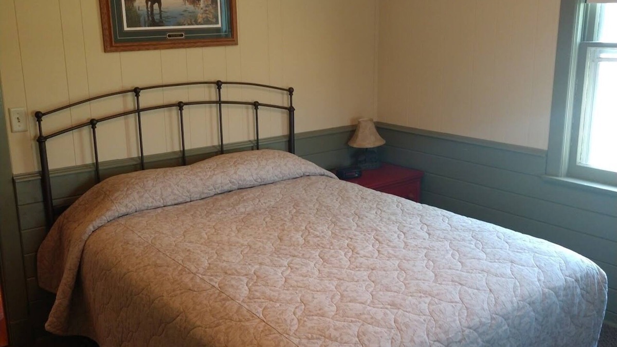 Birchwood House | Bunkhouse on Tagalong Golf Course