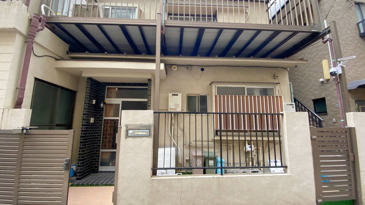 Bunkyo House | Bunkyo-ku, Tokyo, a 13-minute walk from Sugamo Station on the Yamanote Line and a 6-minute walk from Sengoku Station on the Toei Mita Line.