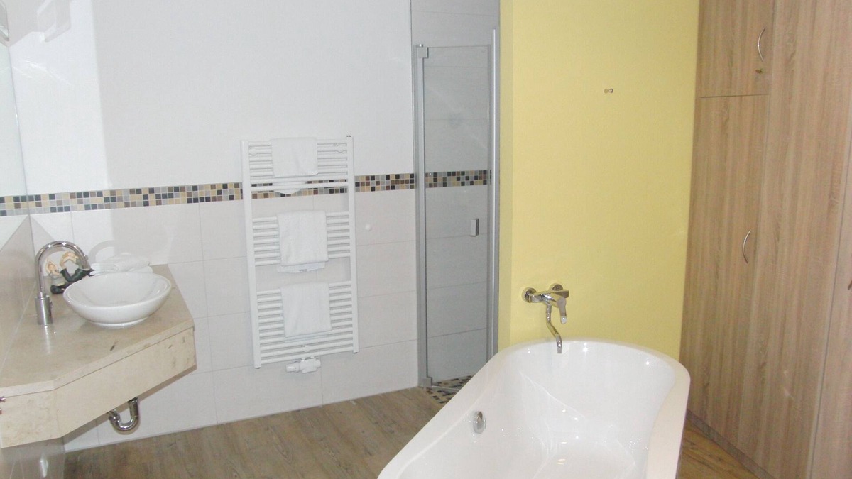 Kaschow Apartment | 'Burg Rothenklempenow': Apartment for up to 3 guests (with extra bed)