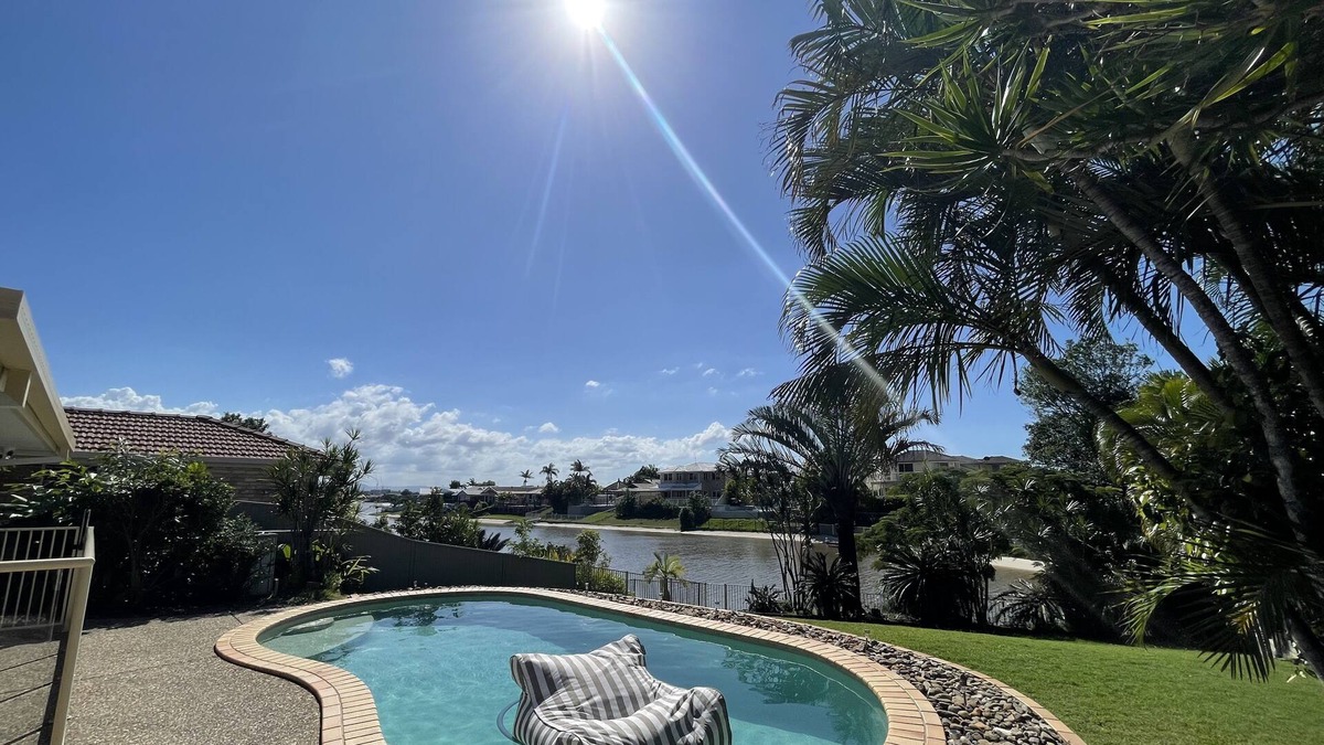Burleigh Waters House | Burleigh canal front entertainer with pool