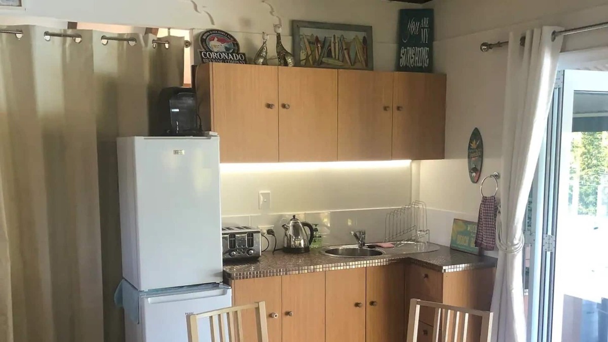 Burleigh Waters Apartment | Burleigh Waters Bungalow - a Real Tropical Oasis