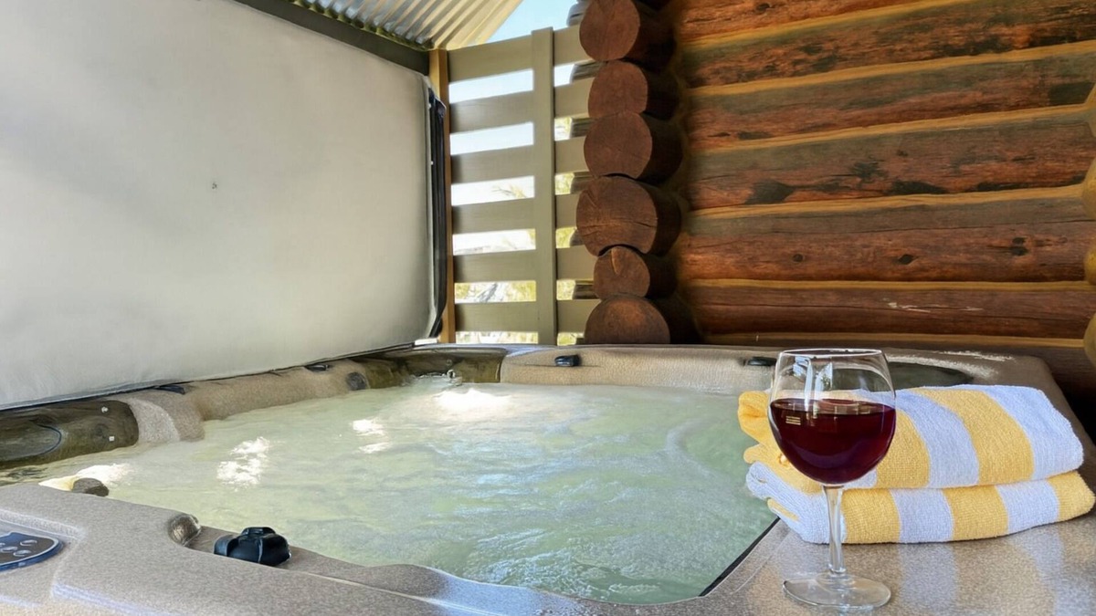 Island Park Cabin | Burley Bear on IP Golf Course, Free Wifi, 2Br + Loft, Private HotTub, 25 Mins to YNP
