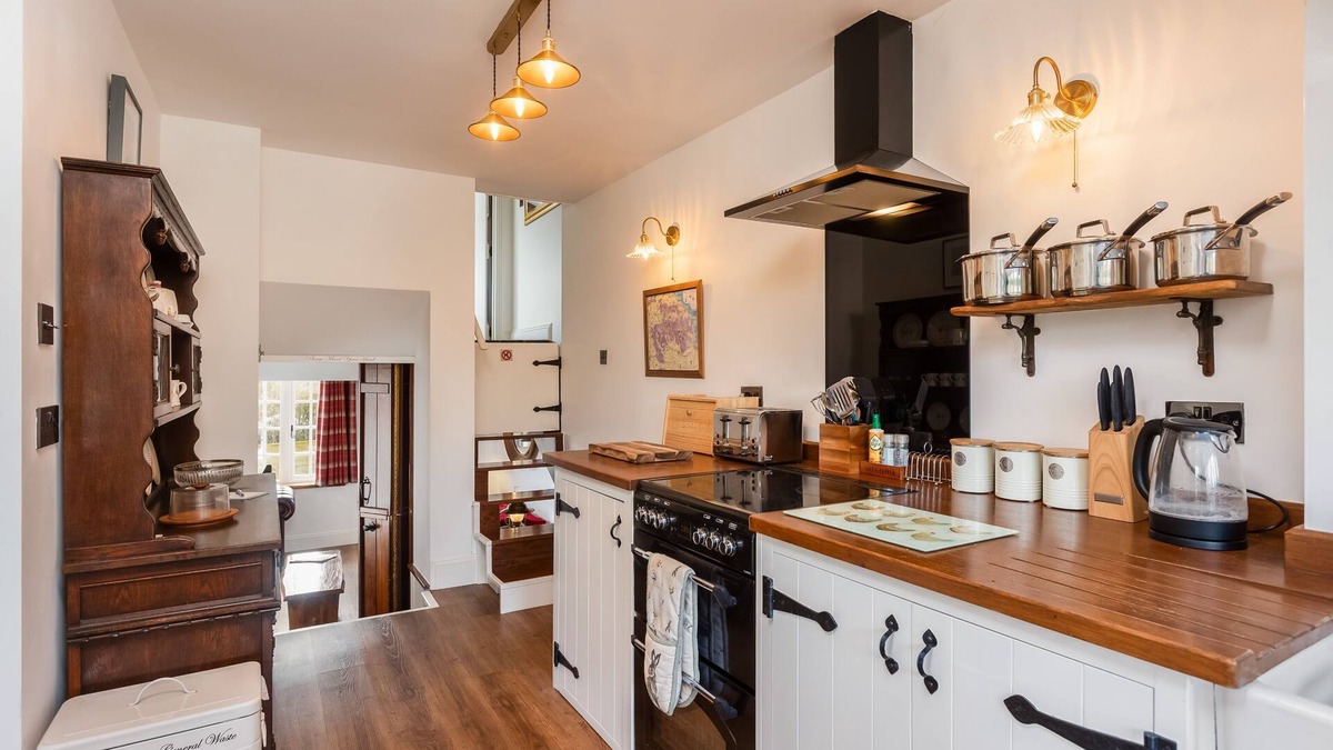 Scawton Cottage | Burn Cottage - Hot Tub - Dogs welcome