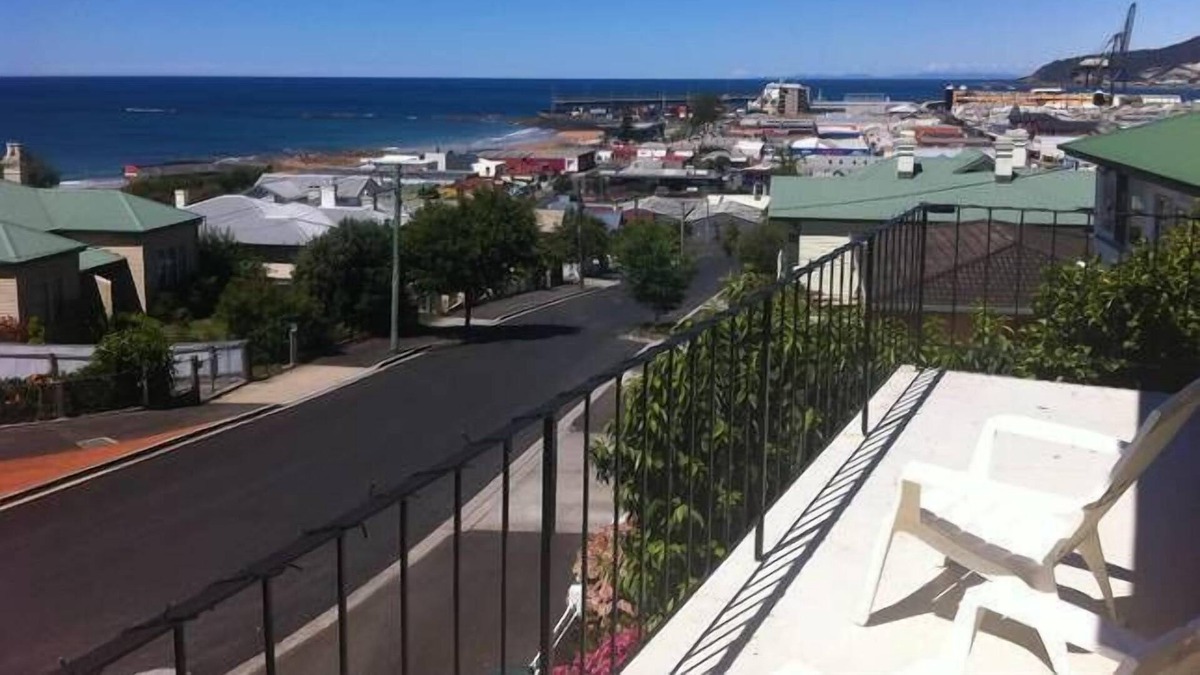 Burnie House | Burnie Beach House - 15 Princes Street