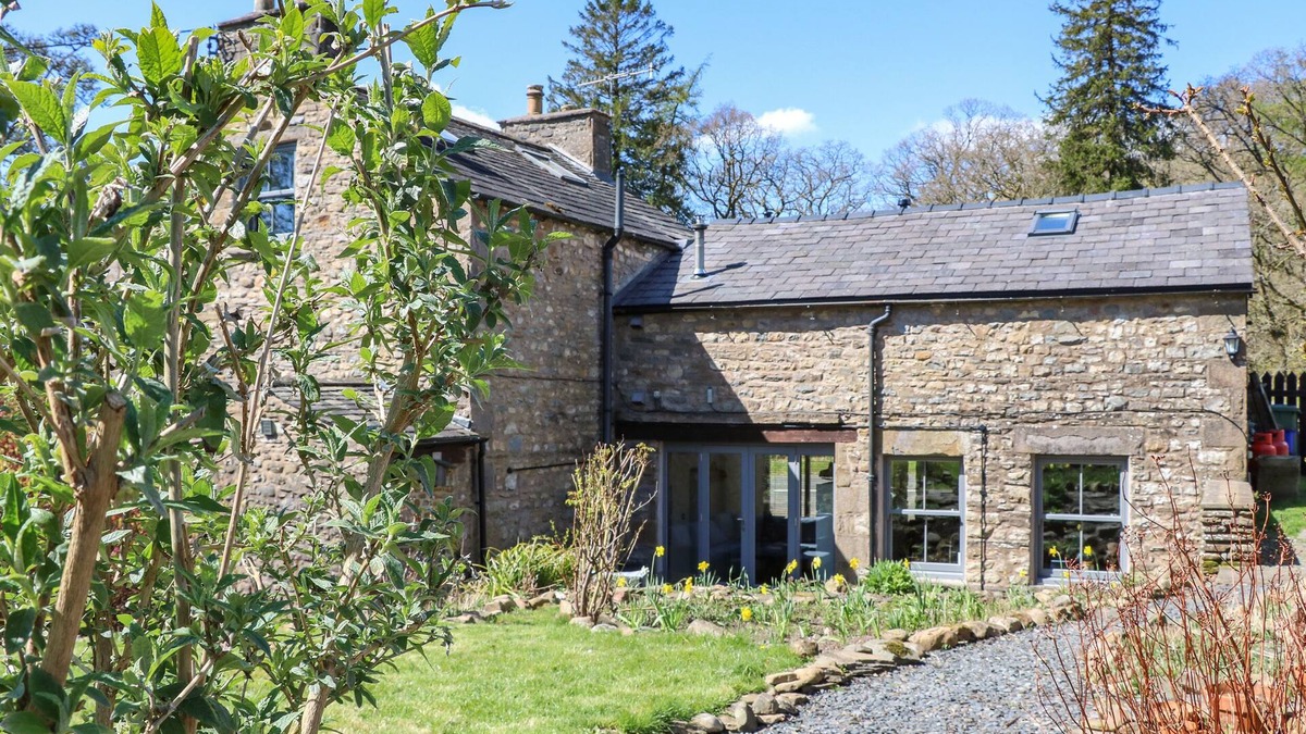 Sedbergh Cottage | BURNT MILL COTTAGE, pet friendly, with open fire in Sedbergh