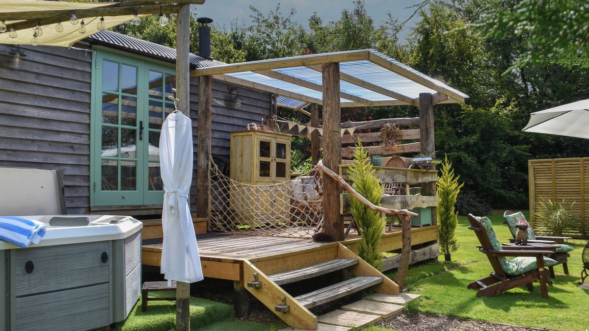 Swimbridge Cottage | Burr 2 Shepherds Hut