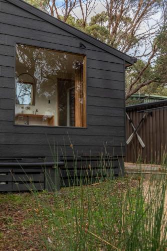 Binalong Bay House | Bush Hideaway by the beach