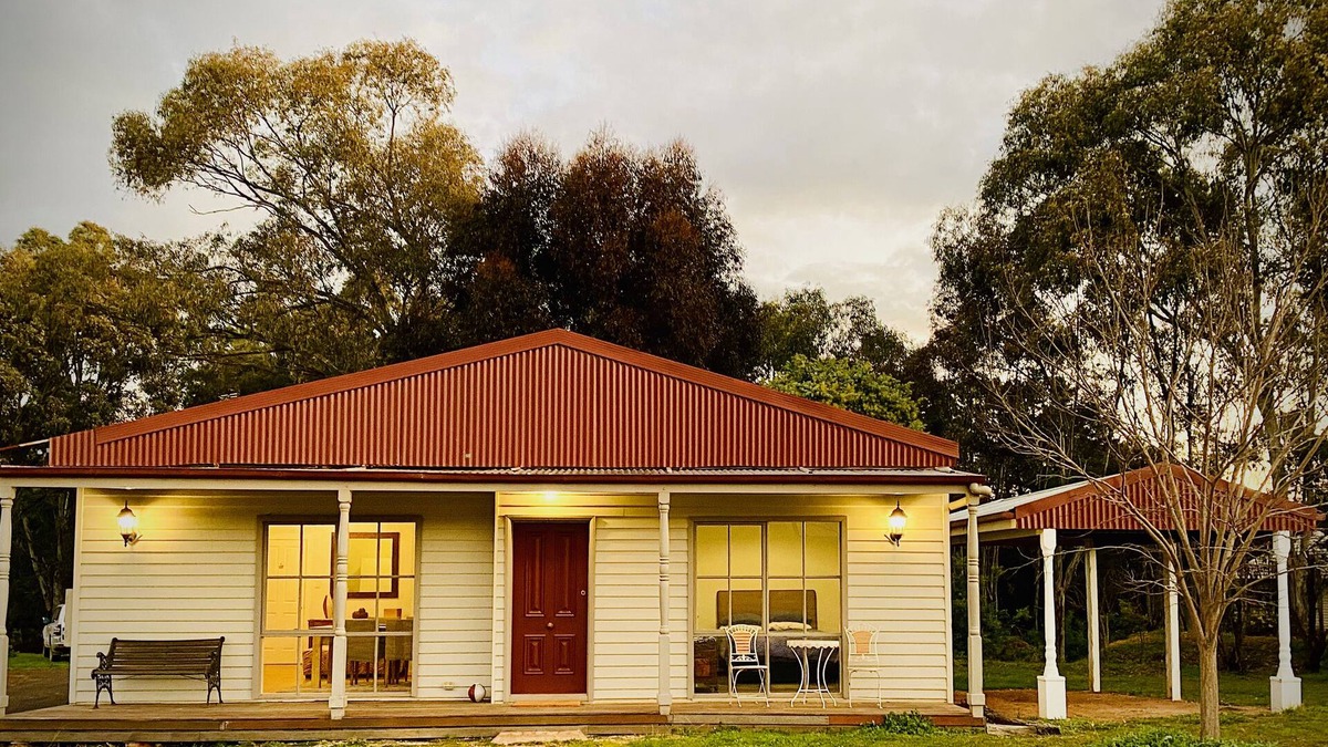 Dunolly House | Bushby’s Self Contained Cottage